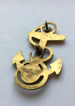 USMMA. C/M device for the combination cap (reverse). 1946.