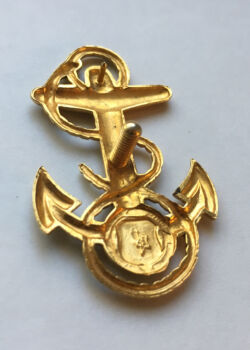 USMMA. C/M device for the combination cap (reverse). 1960s.